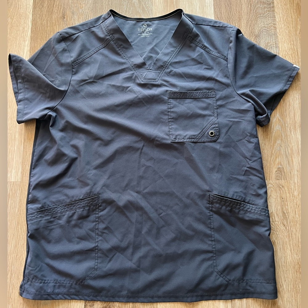 Cherokee Infinity Men’s Scrub Top